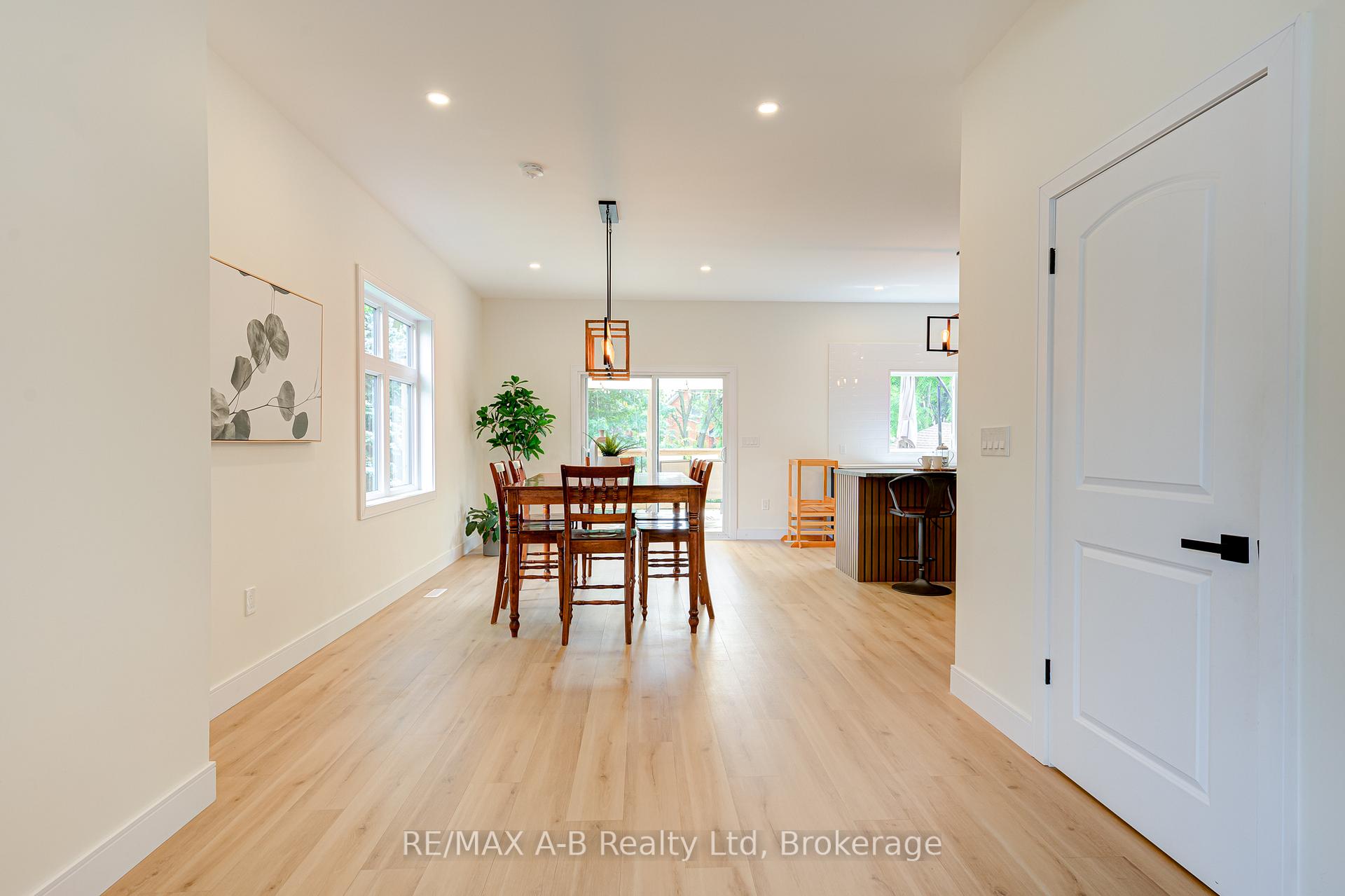 Photo 14 of 261 Albert Street, Stratford — HOMEH