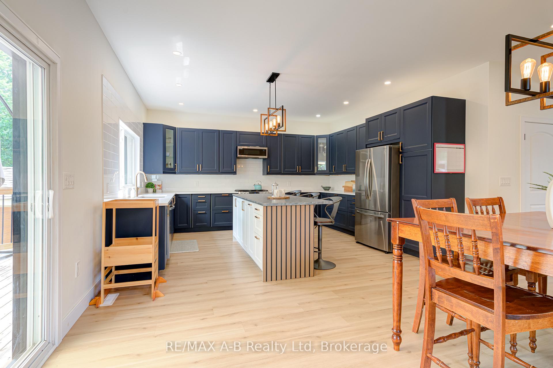 Photo 17 of 261 Albert Street, Stratford — HOMEH