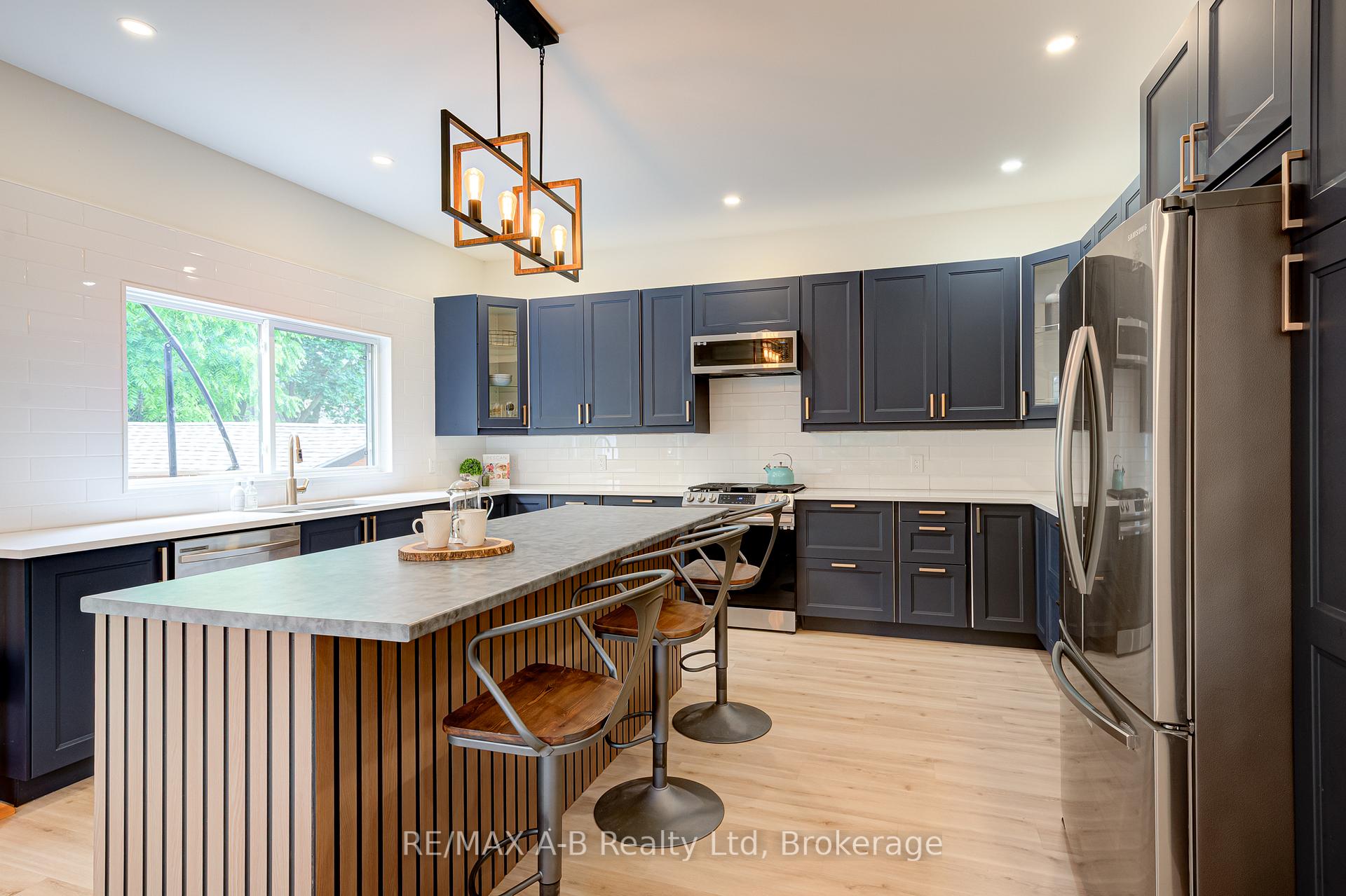 Photo 20 of 261 Albert Street, Stratford — HOMEH