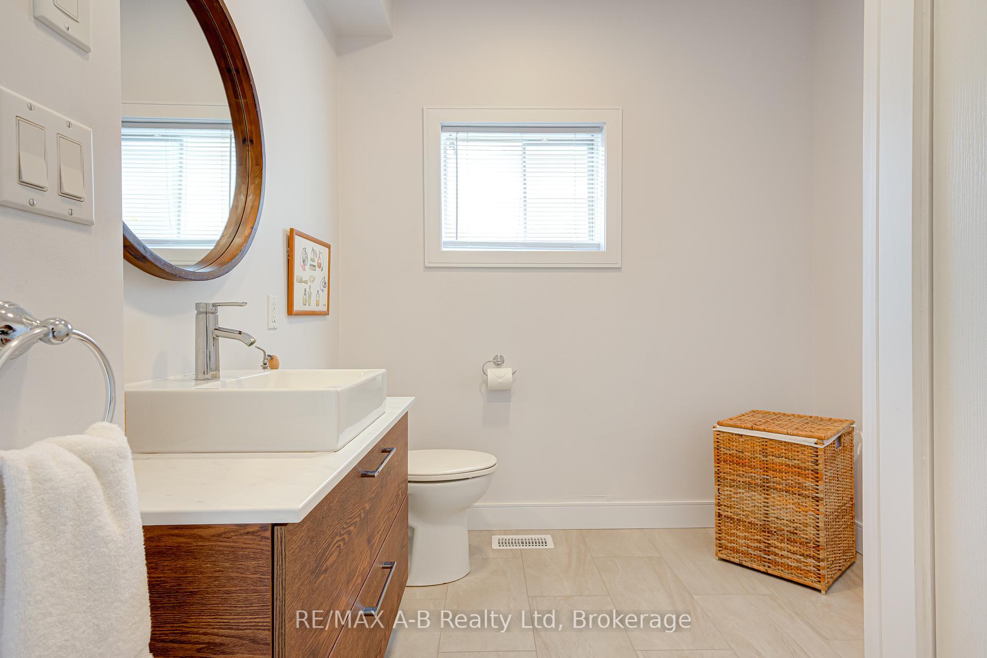 Photo 25 of 261 Albert Street, Stratford — HOMEH