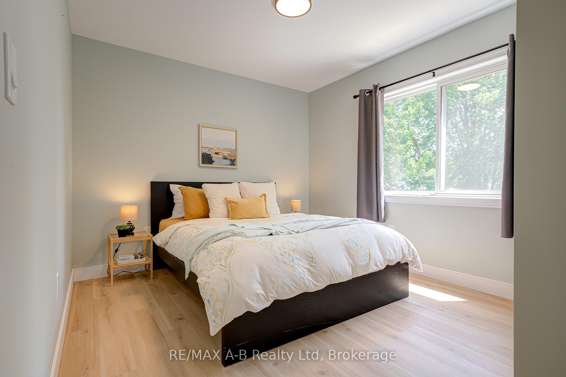 Photo 34 of 261 Albert Street, Stratford — HOMEH