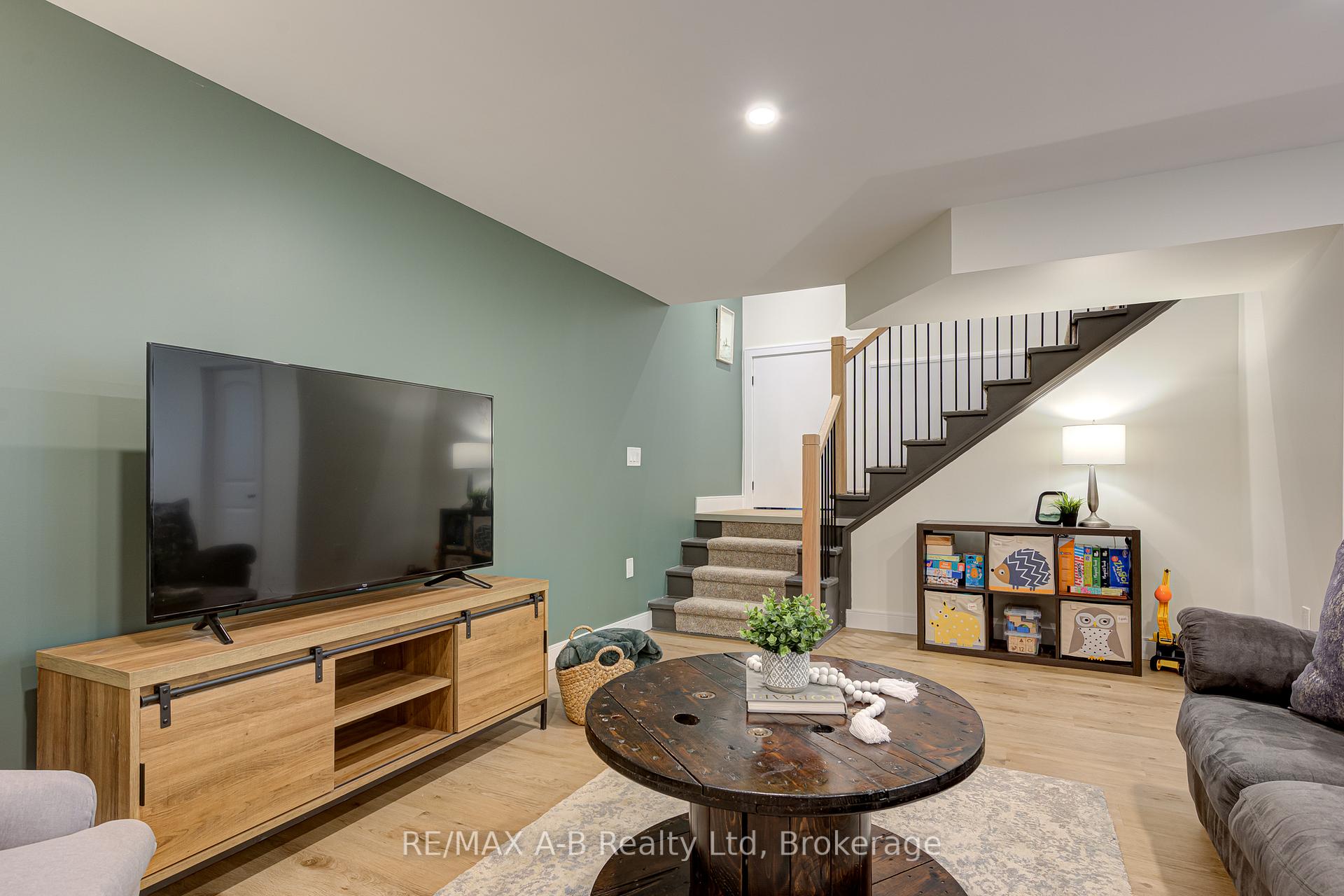 Photo 41 of 261 Albert Street, Stratford — HOMEH