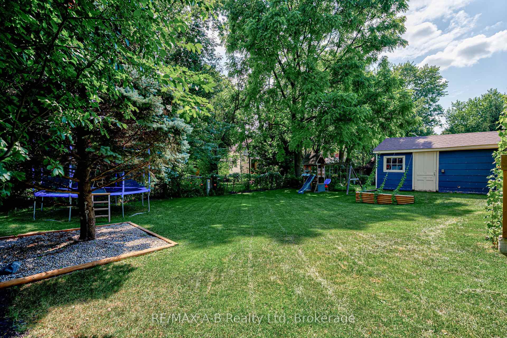 Photo 49 of 261 Albert Street, Stratford — HOMEH