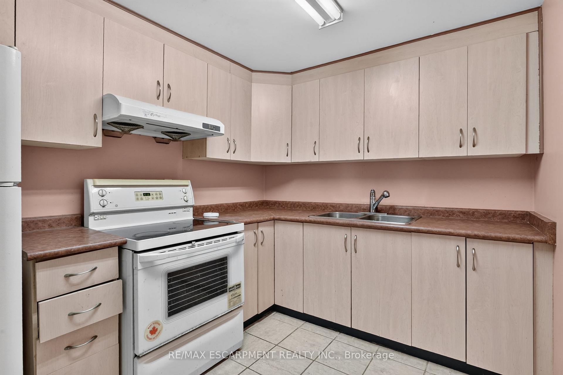Photo 33 of 1501 Upper Sherman Avenue, Hamilton, Rushdale — HOMEH