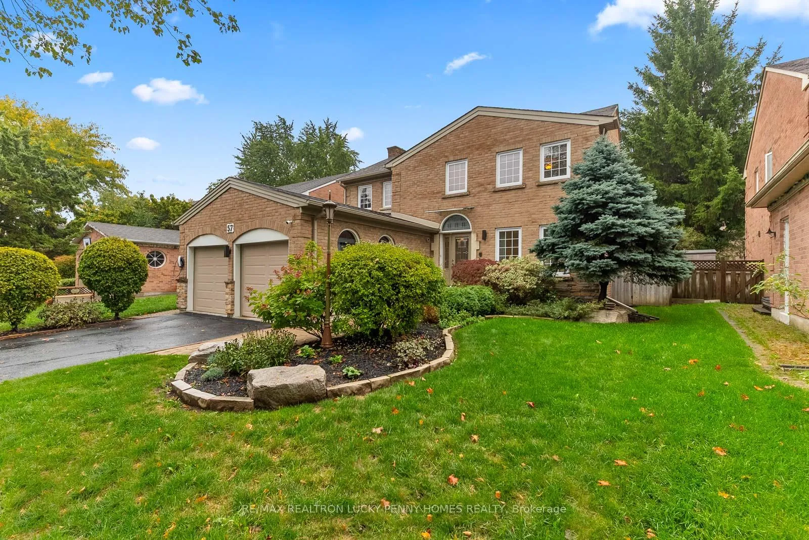 Photo 2 of 57 Longwater Chase, Markham, Unionville — HOMEH