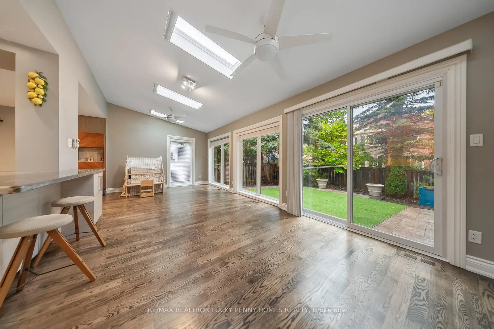 Photo 13 of 57 Longwater Chase, Markham, Unionville — HOMEH