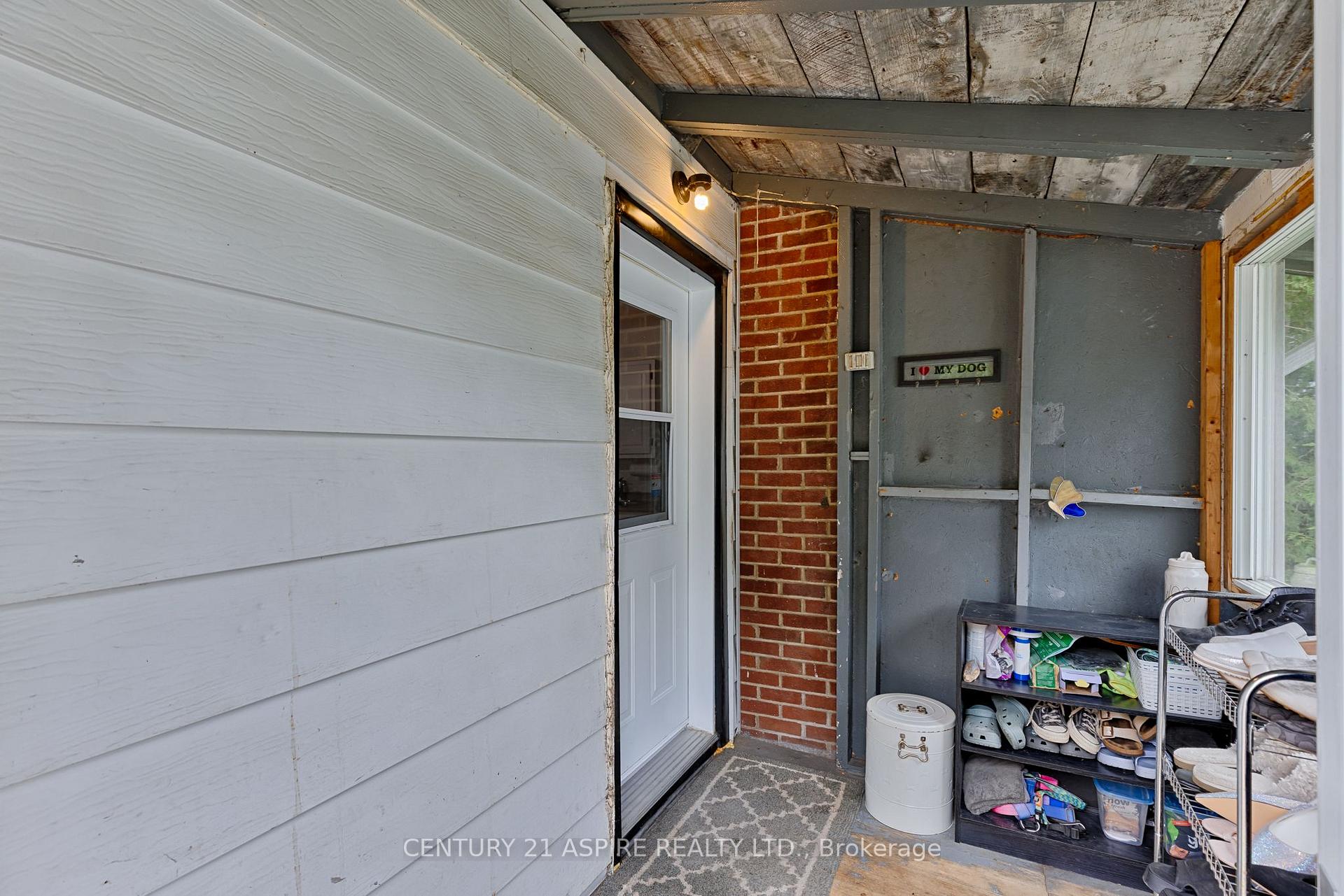 Photo 2 of 648 Moffat Street, Pembroke, Pembroke — HOMEH