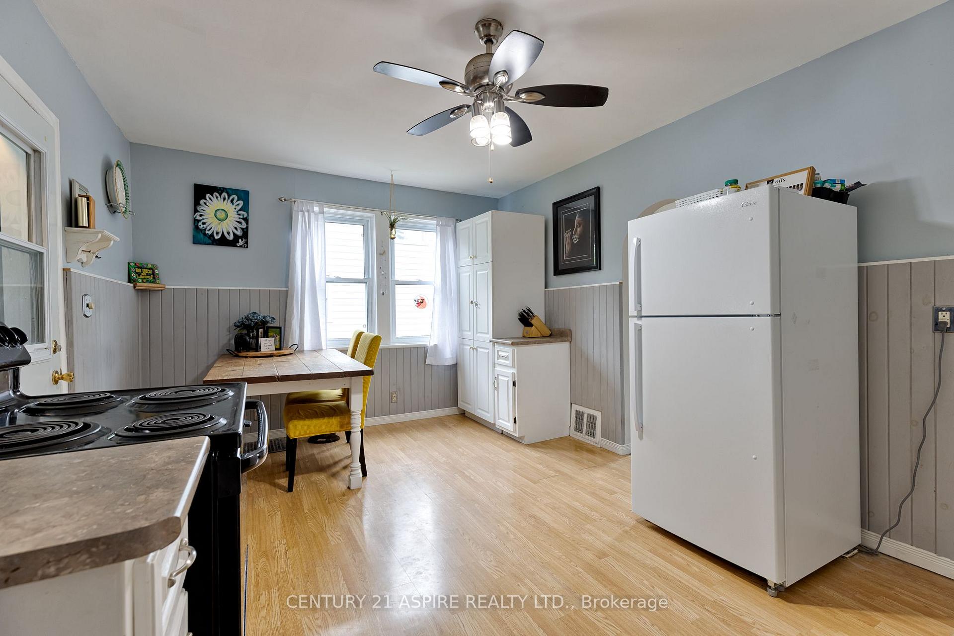 Photo 3 of 648 Moffat Street, Pembroke, Pembroke — HOMEH