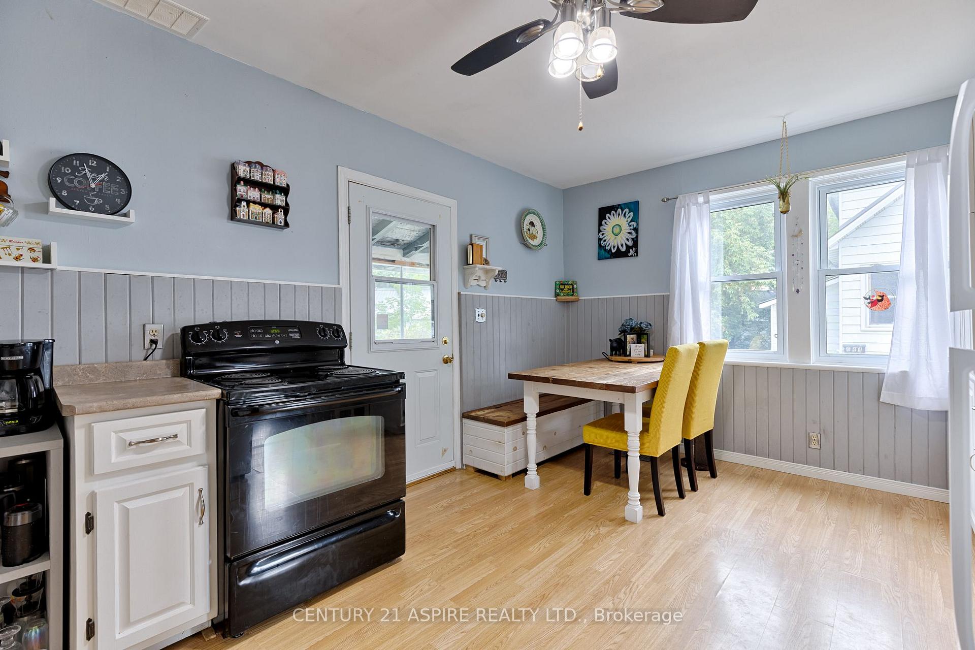 Photo 4 of 648 Moffat Street, Pembroke, Pembroke — HOMEH