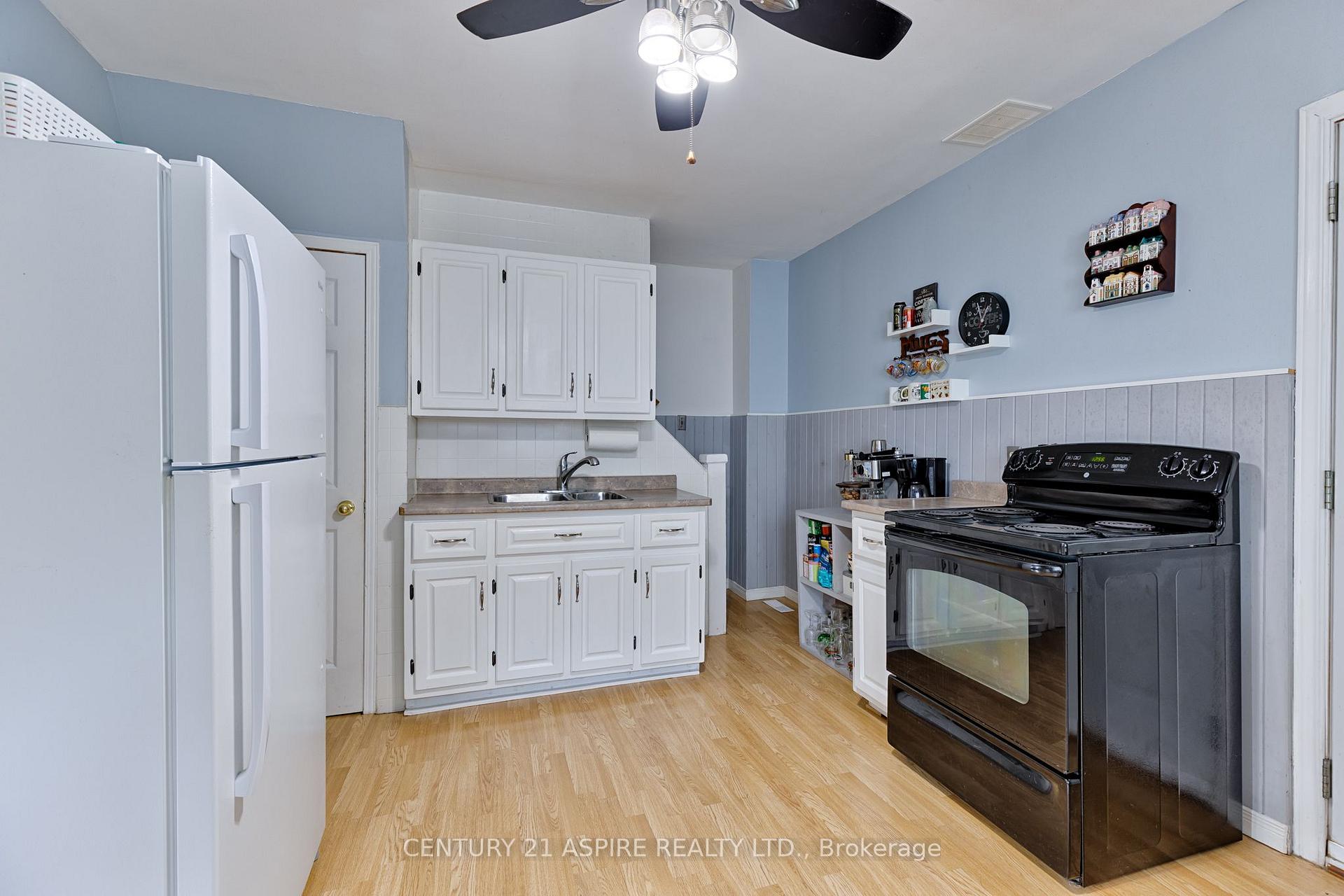 Photo 6 of 648 Moffat Street, Pembroke, Pembroke — HOMEH