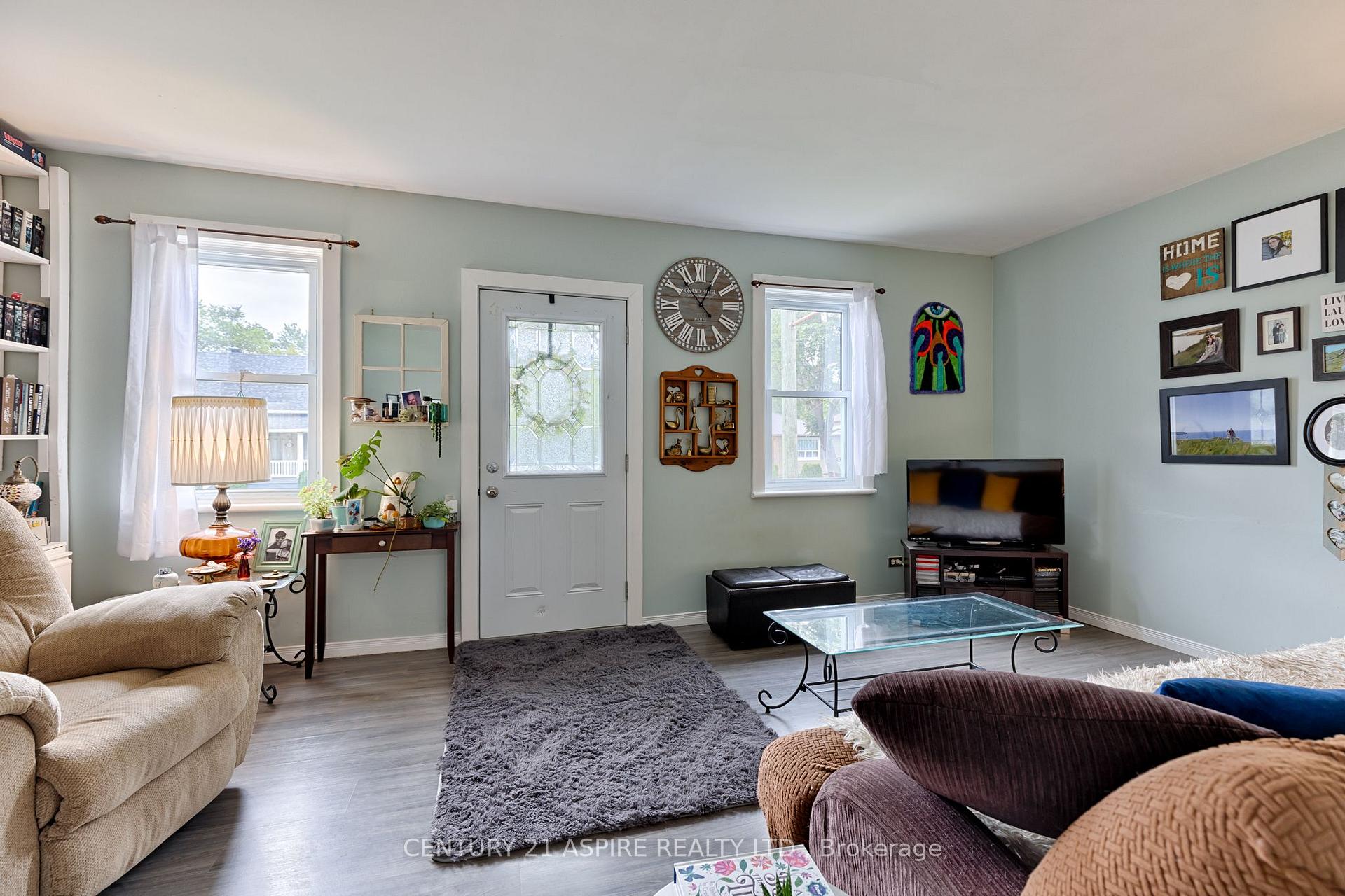 Photo 8 of 648 Moffat Street, Pembroke, Pembroke — HOMEH