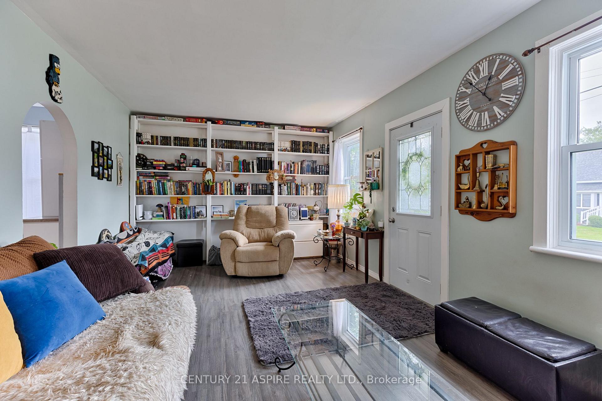 Photo 9 of 648 Moffat Street, Pembroke, Pembroke — HOMEH