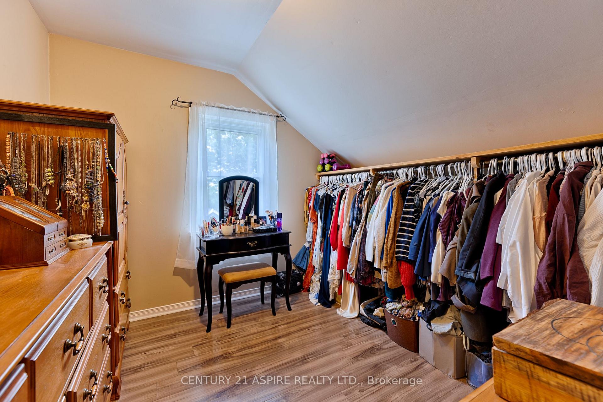 Photo 12 of 648 Moffat Street, Pembroke, Pembroke — HOMEH