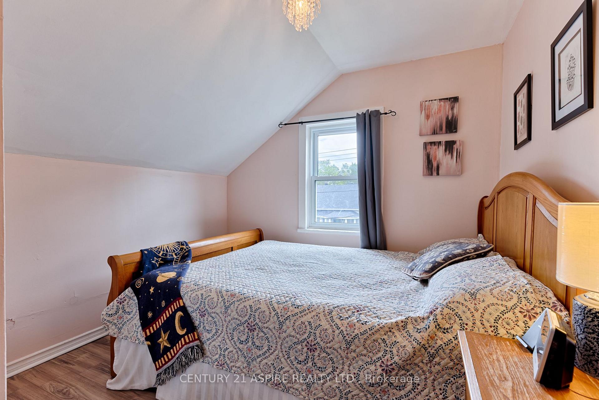 Photo 14 of 648 Moffat Street, Pembroke, Pembroke — HOMEH