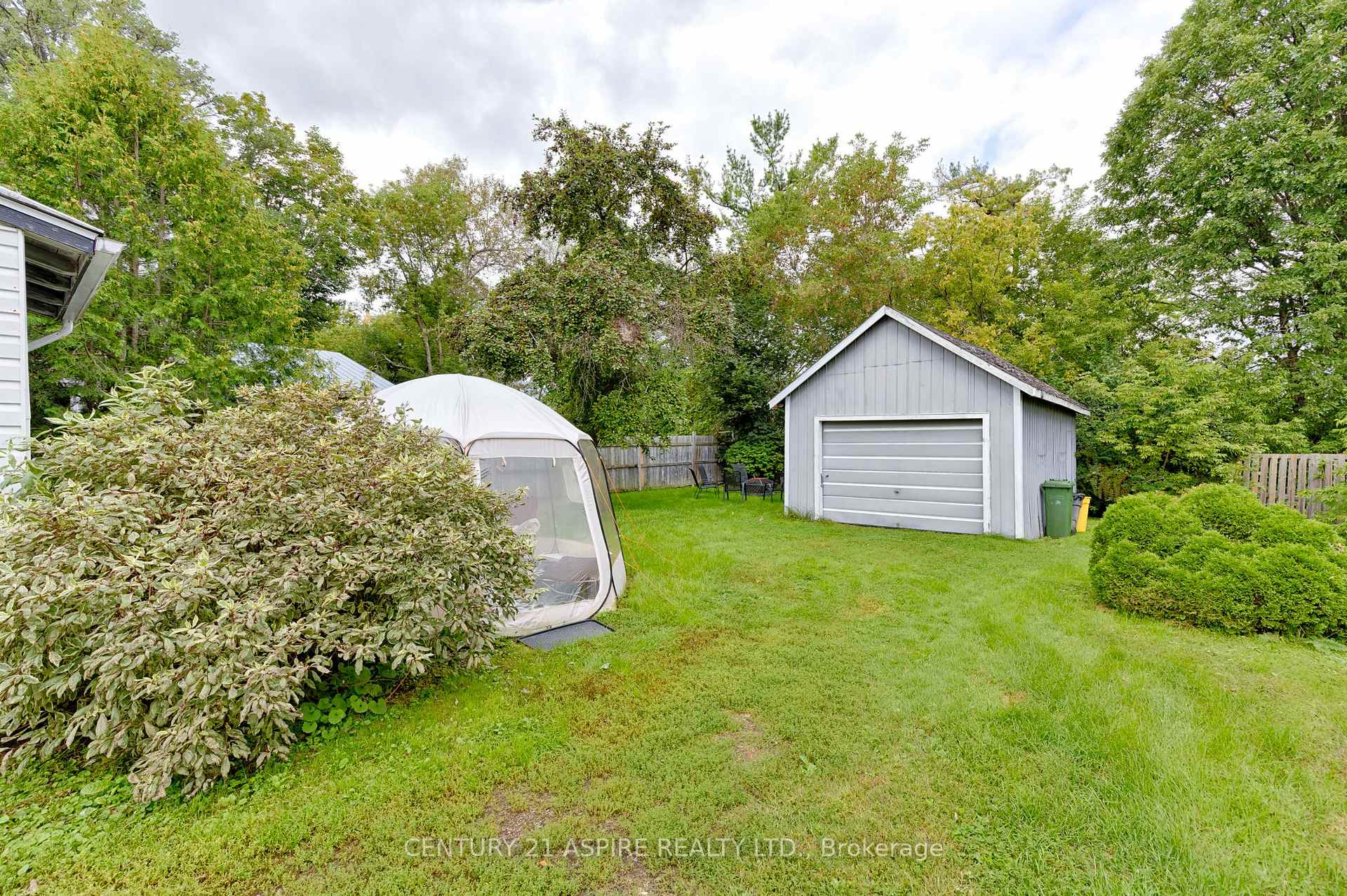 Photo 20 of 648 Moffat Street, Pembroke, Pembroke — HOMEH