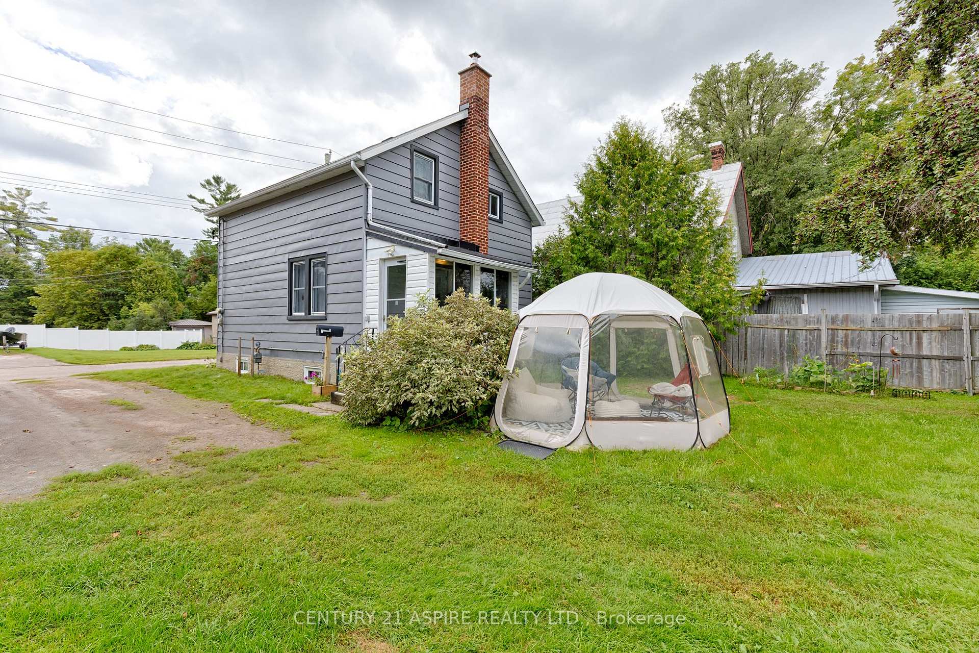 Photo 23 of 648 Moffat Street, Pembroke, Pembroke — HOMEH