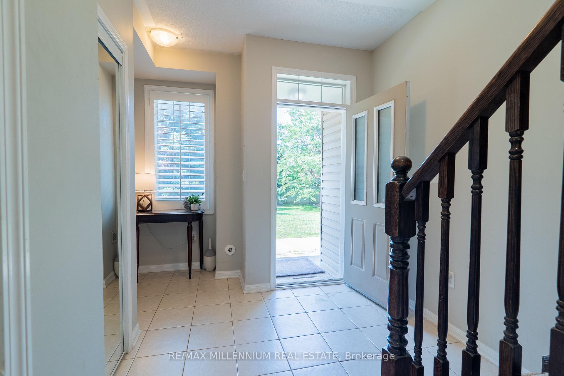 Photo 2 of Unit 17, 2614 Dashwood Drive, Oakville, West Oak Trails — HOMEH