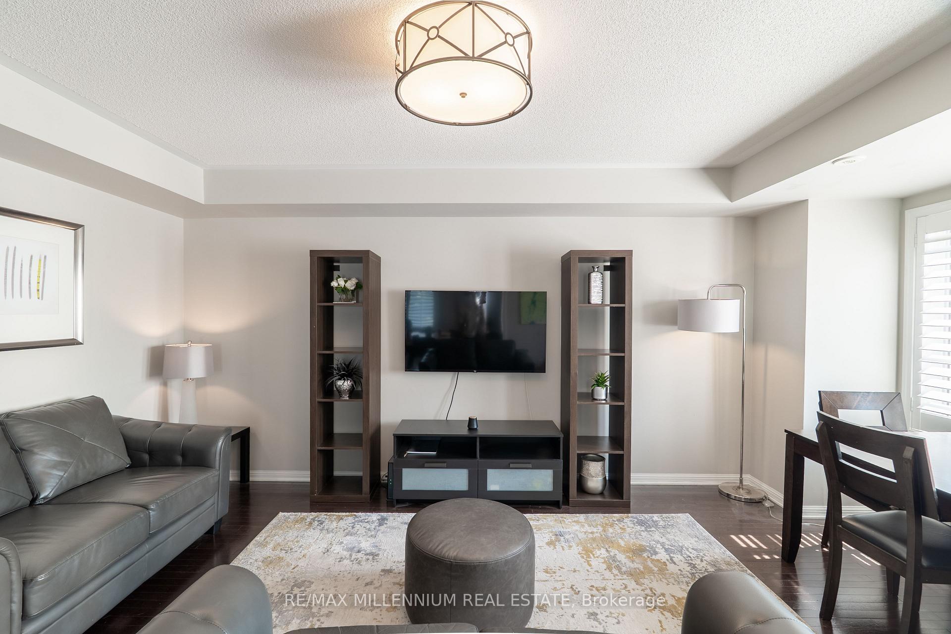 Photo 3 of Unit 17, 2614 Dashwood Drive, Oakville, West Oak Trails — HOMEH