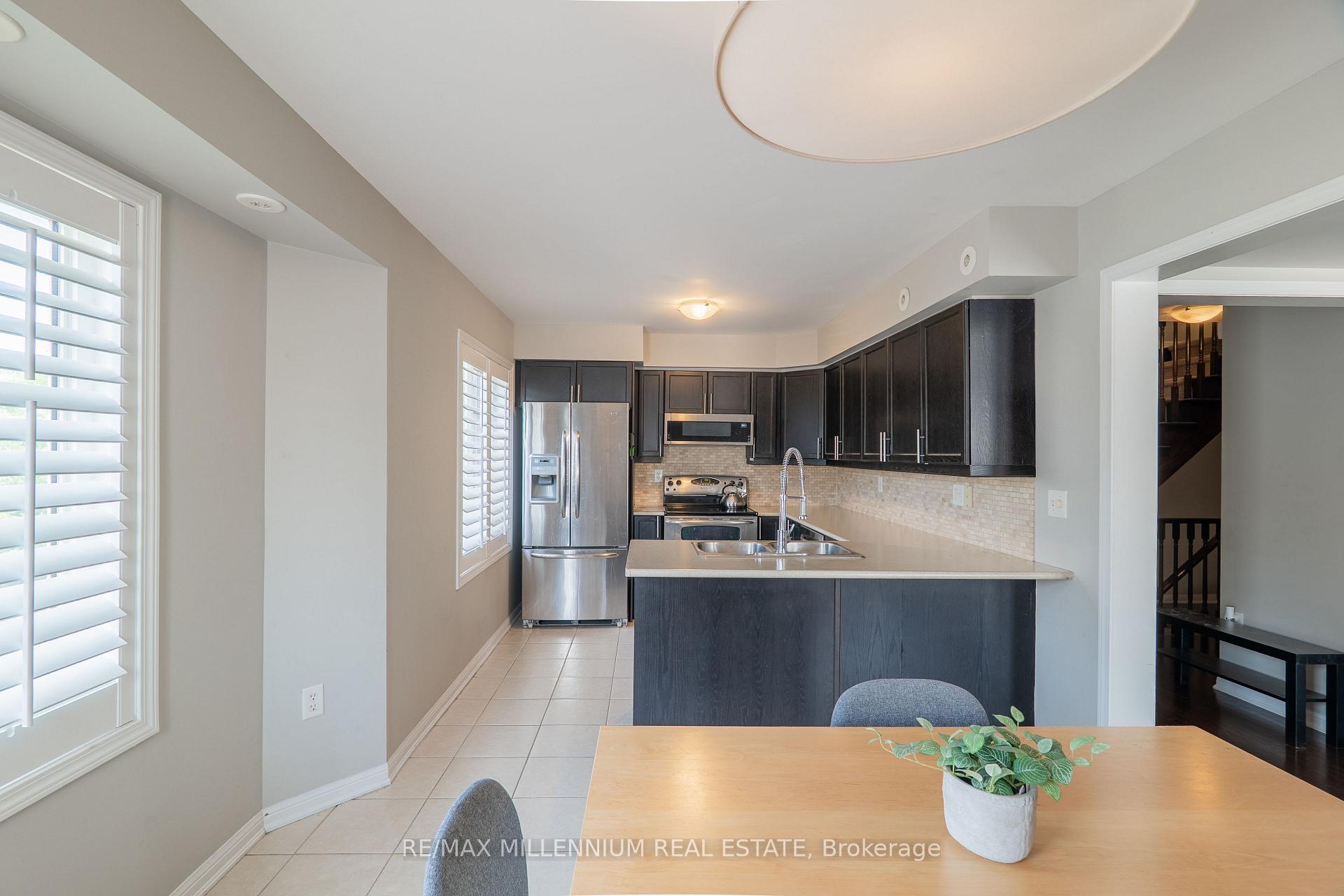 Photo 7 of Unit 17, 2614 Dashwood Drive, Oakville, West Oak Trails — HOMEH