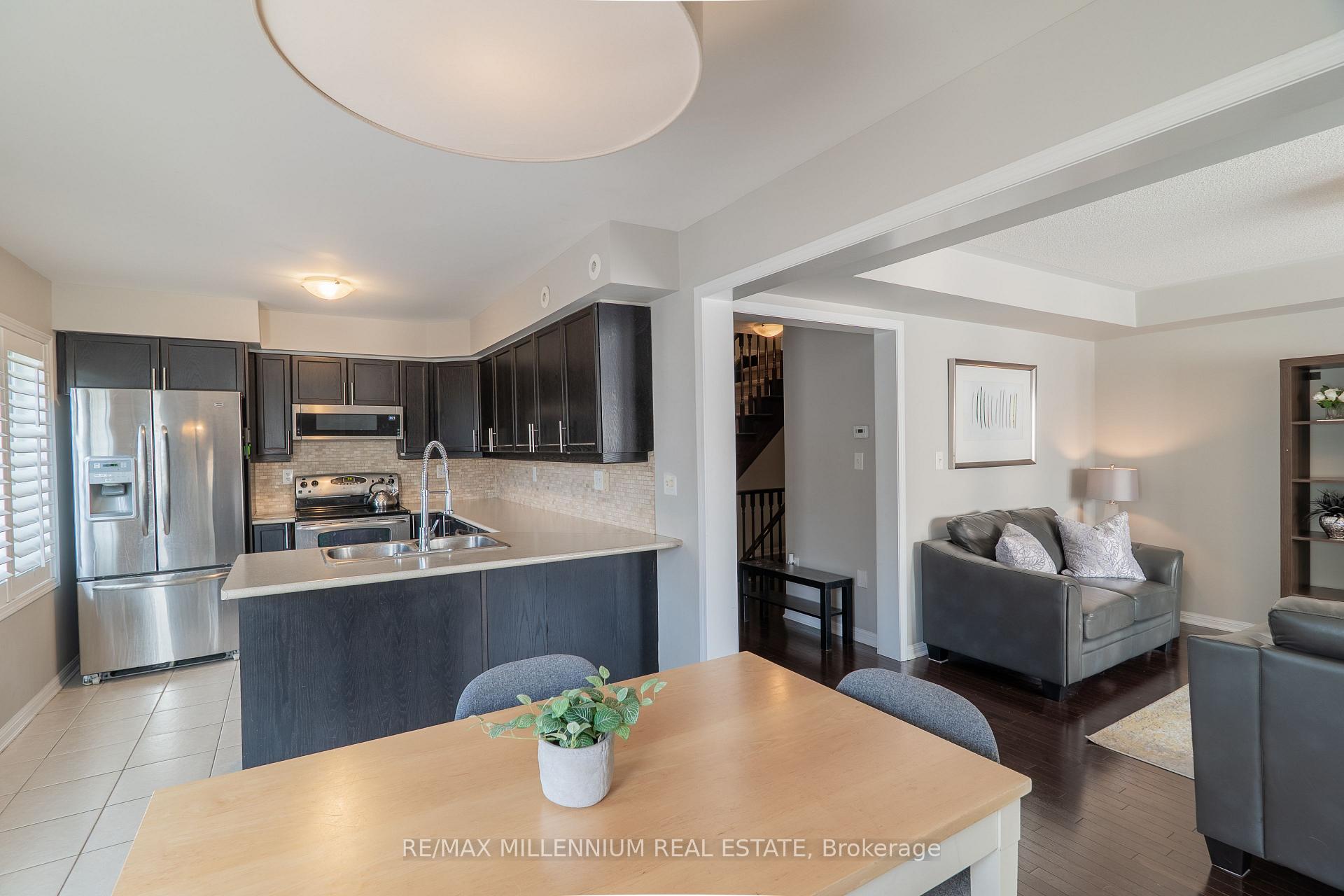 Photo 8 of Unit 17, 2614 Dashwood Drive, Oakville, West Oak Trails — HOMEH