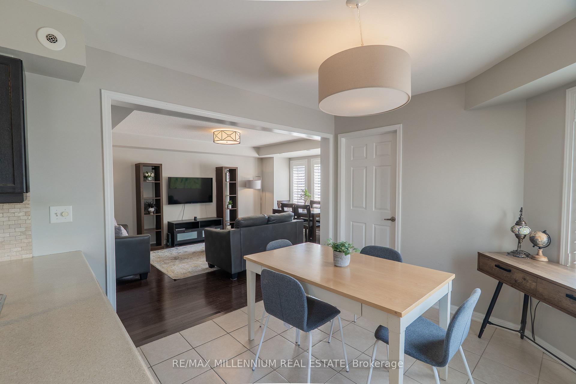 Photo 9 of Unit 17, 2614 Dashwood Drive, Oakville, West Oak Trails — HOMEH
