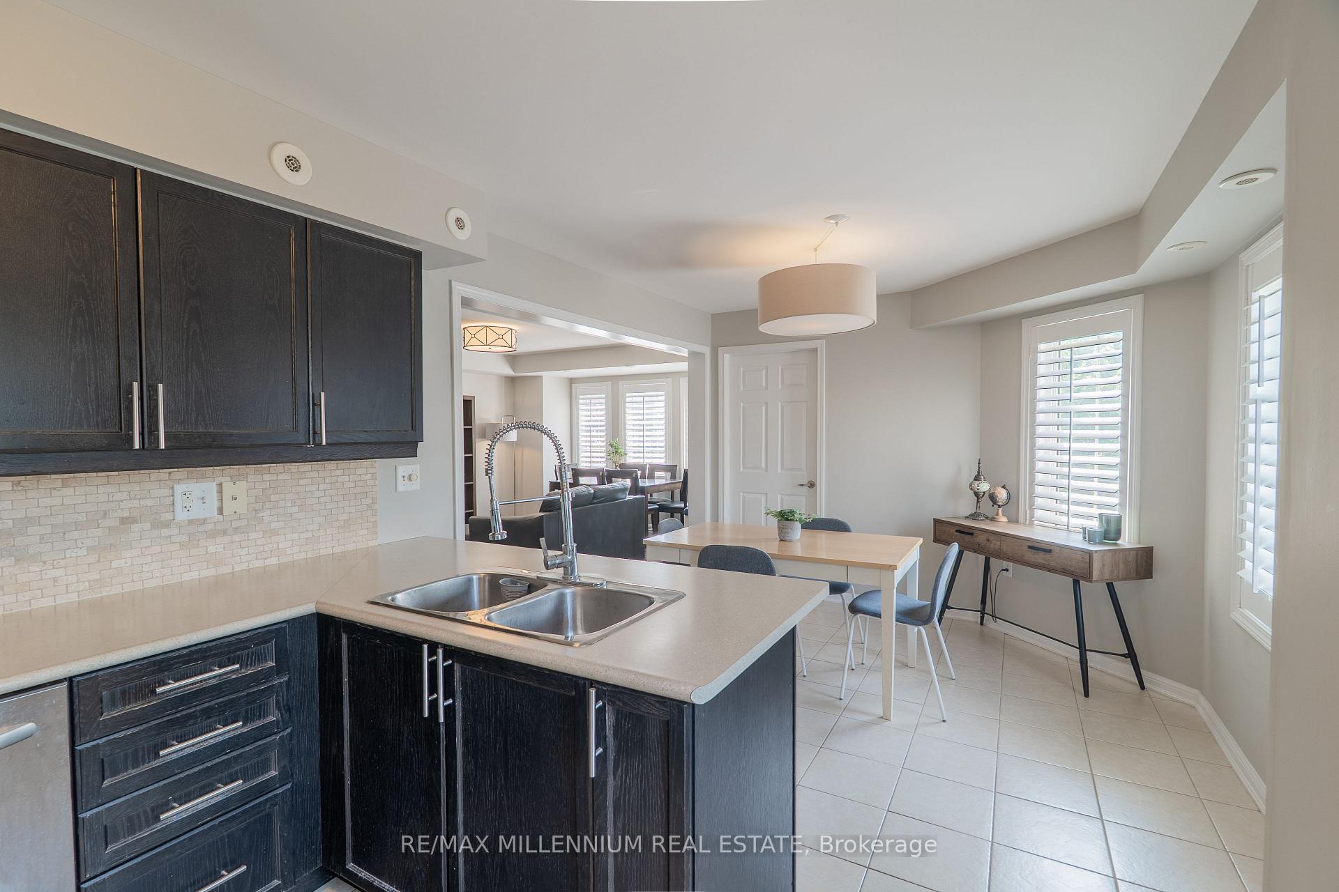 Photo 10 of Unit 17, 2614 Dashwood Drive, Oakville, West Oak Trails — HOMEH