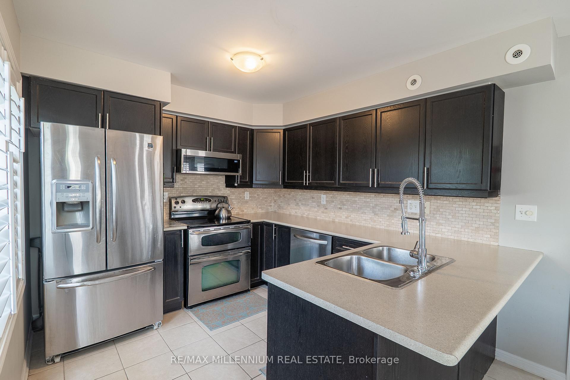 Photo 11 of Unit 17, 2614 Dashwood Drive, Oakville, West Oak Trails — HOMEH