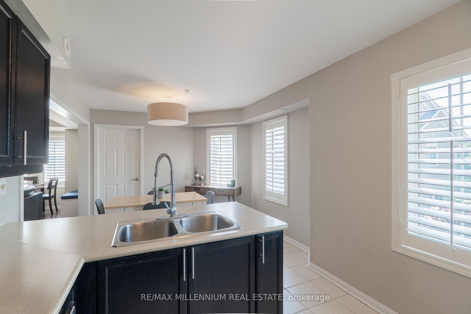 Photo 12 of Unit 17, 2614 Dashwood Drive, Oakville, West Oak Trails — HOMEH