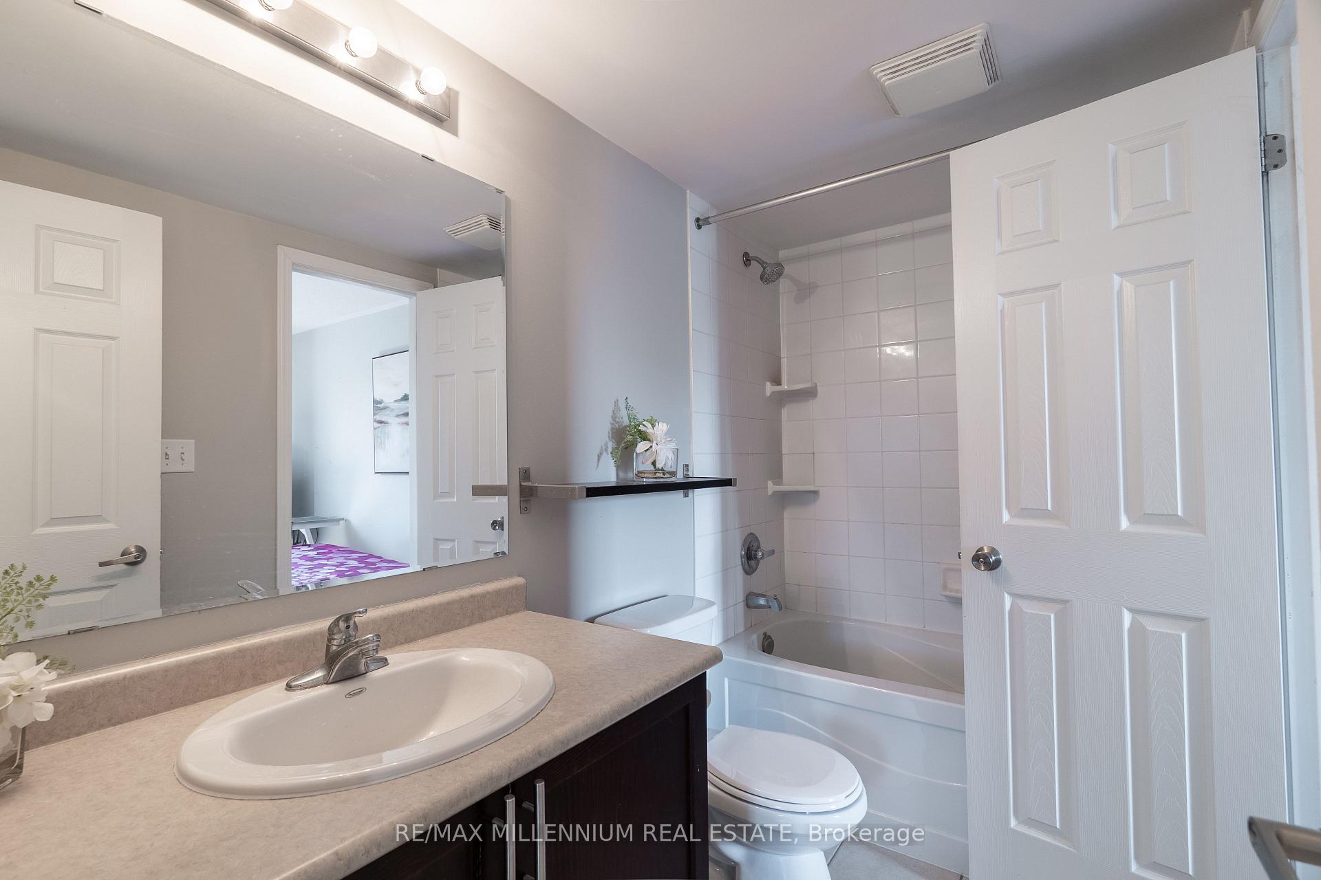 Photo 18 of Unit 17, 2614 Dashwood Drive, Oakville, West Oak Trails — HOMEH