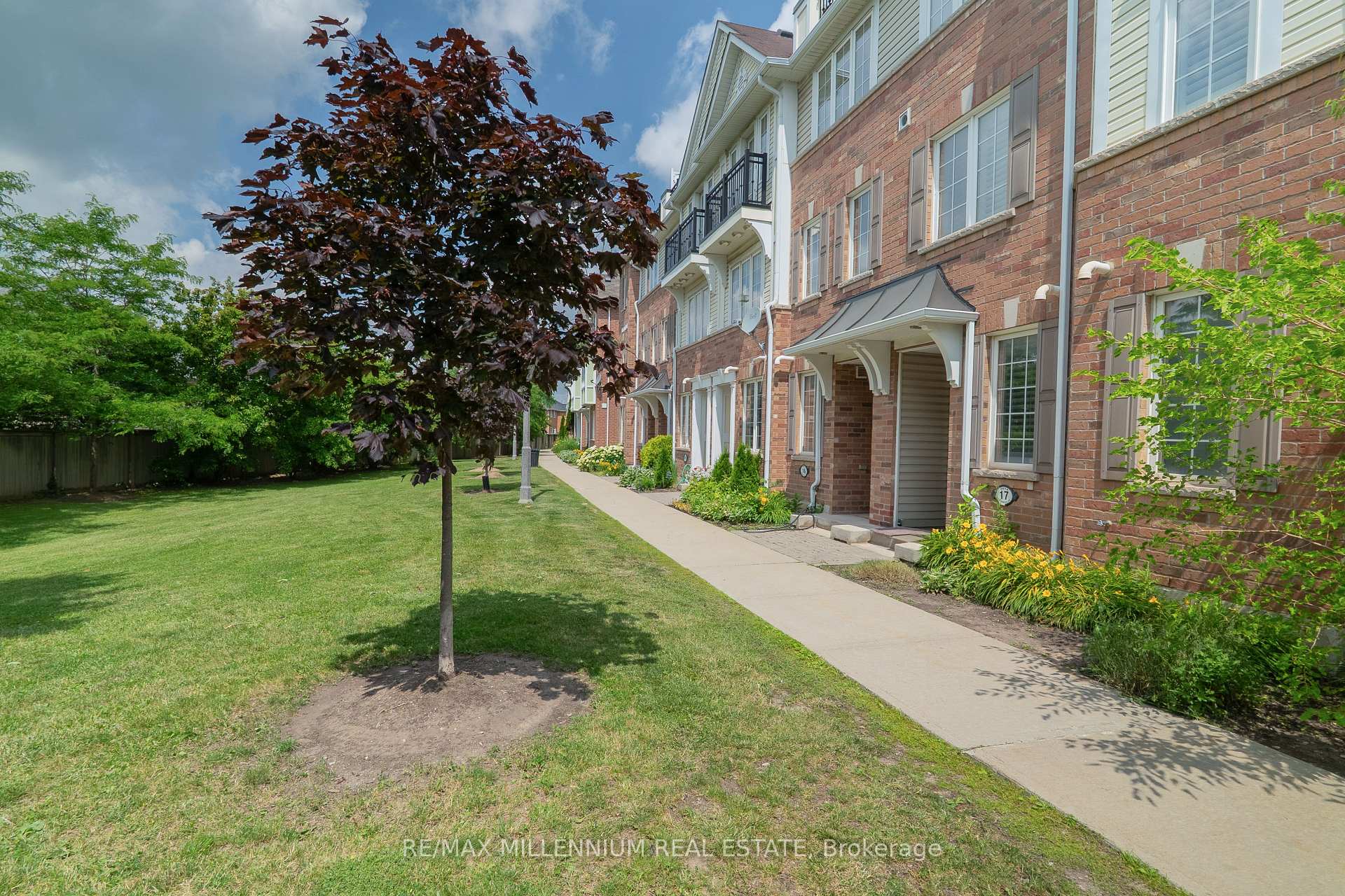 Photo 23 of Unit 17, 2614 Dashwood Drive, Oakville, West Oak Trails — HOMEH