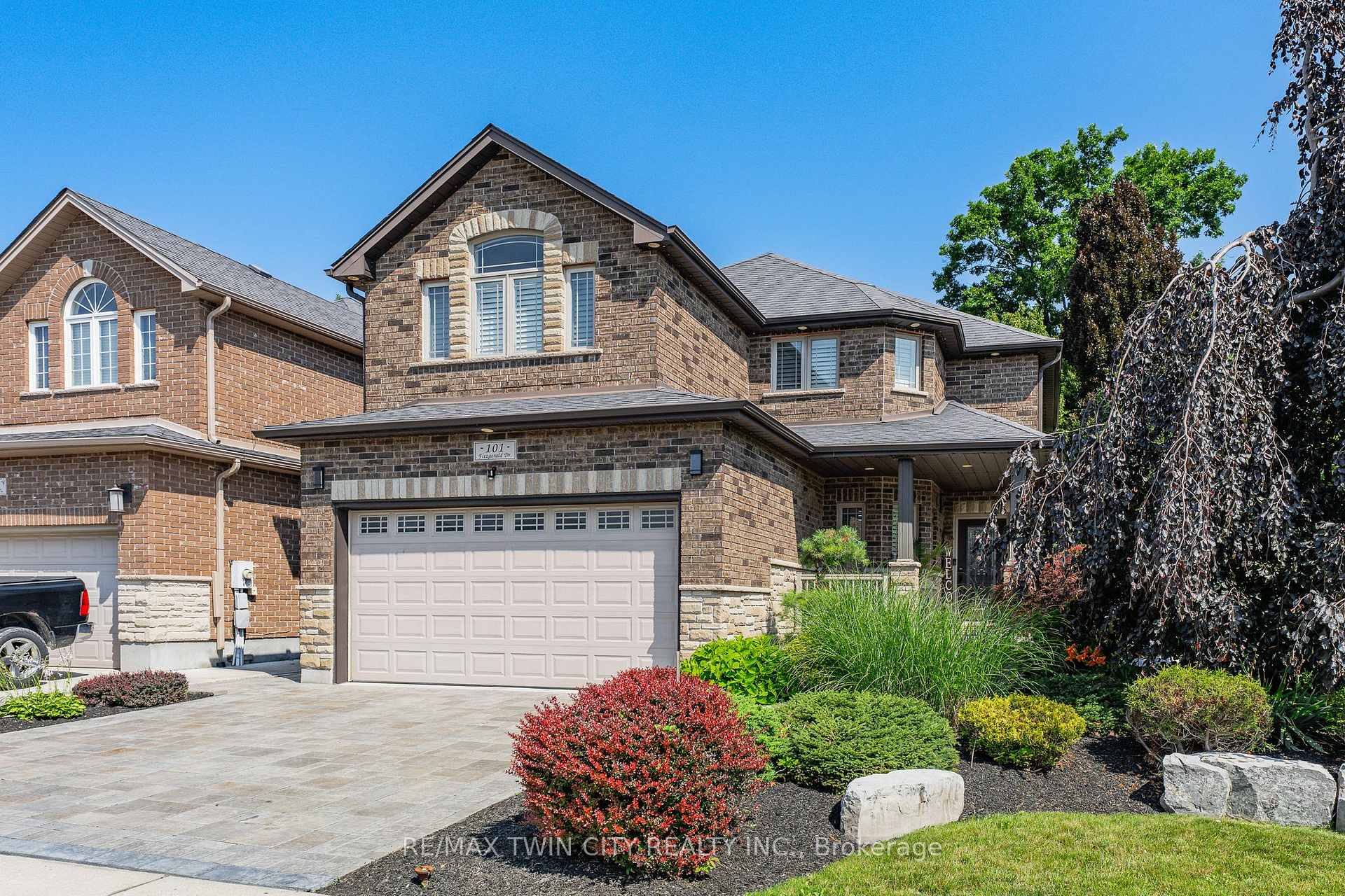 Photo 2 of 101 Fitzgerald Drive, Cambridge, Little's Corners — HOMEH