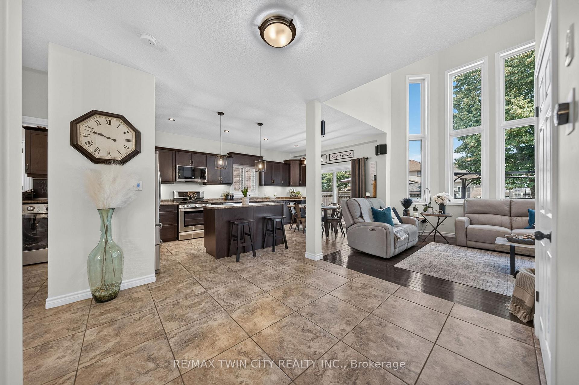 Photo 14 of 101 Fitzgerald Drive, Cambridge, Little's Corners — HOMEH
