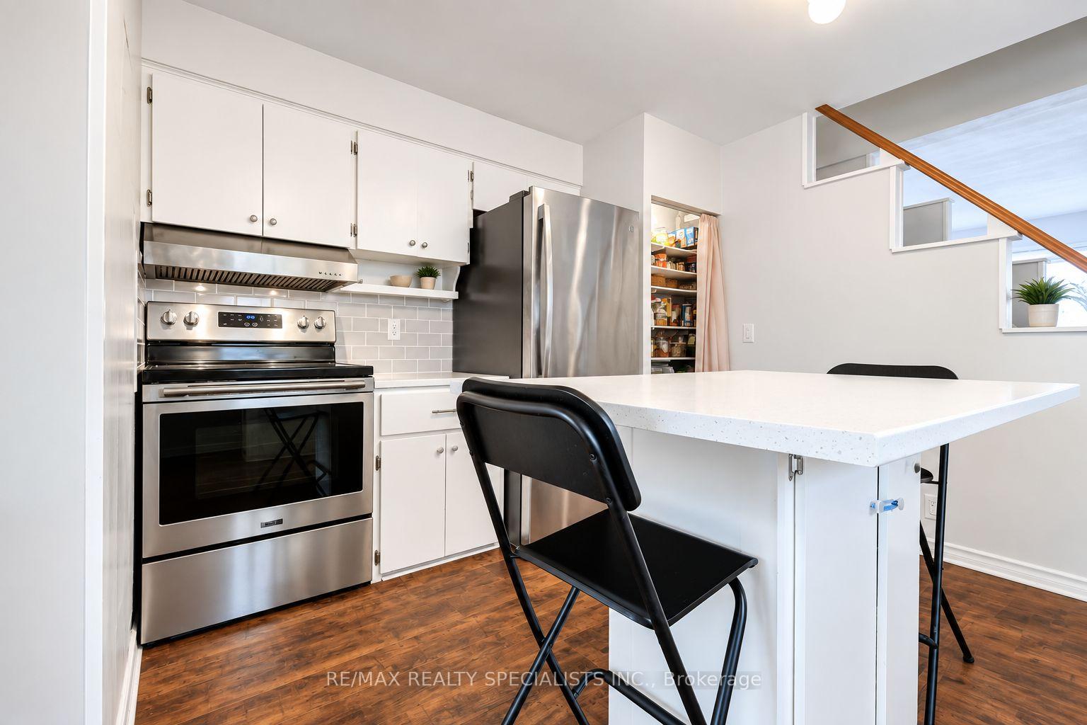 Photo 6 of 53 Harold Street, Etobicoke, Mimico — HOMEH