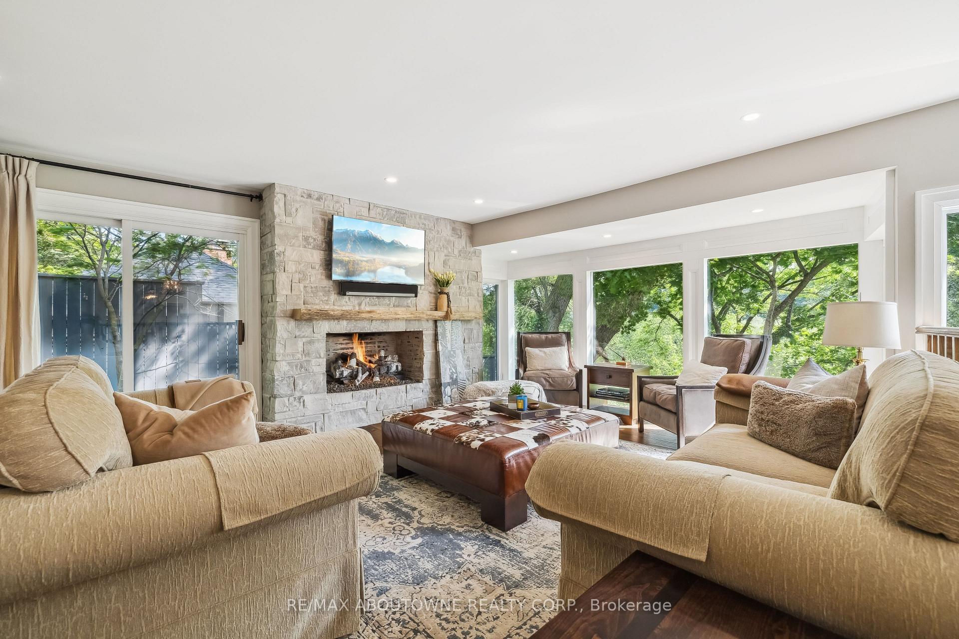 Photo 8 of 382 Trafalgar Road, Oakville, Old Oakville — HOMEH