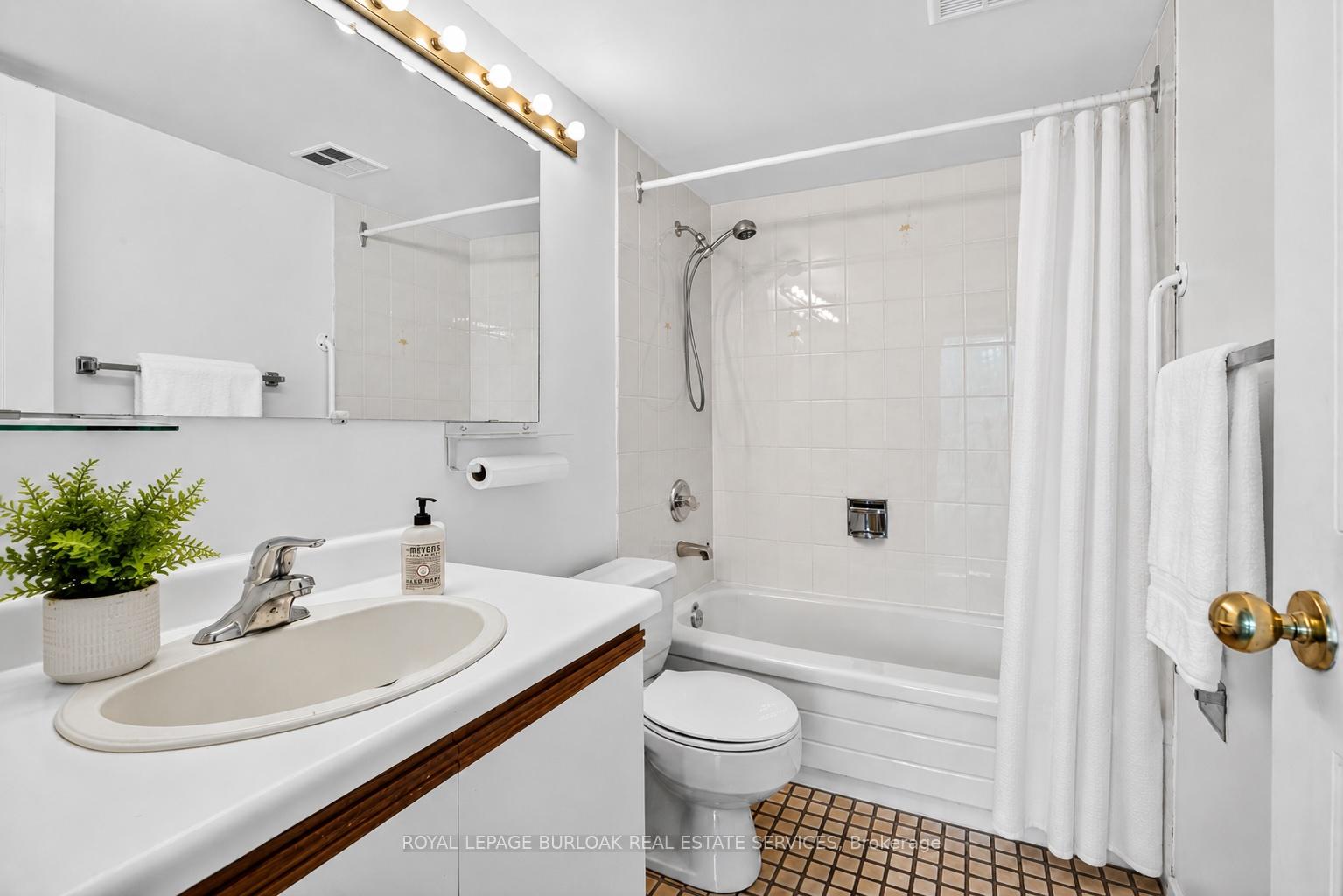Photo 19 of Unit 710, 1225 North Shore Boulevard E, Burlington, Brant — HOMEH