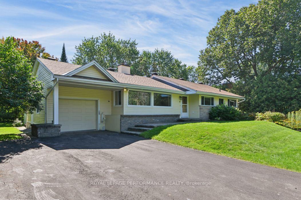 Photo 2 of 18 Honey Gables Drive, Ottawa, Riverside South/Gloucester Glen — HOMEH
