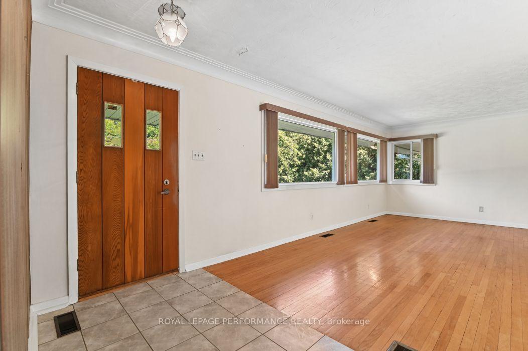 Photo 3 of 18 Honey Gables Drive, Ottawa, Riverside South/Gloucester Glen — HOMEH
