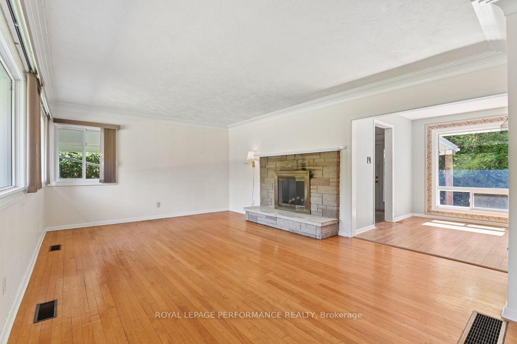 Photo 6 of 18 Honey Gables Drive, Ottawa, Riverside South/Gloucester Glen — HOMEH