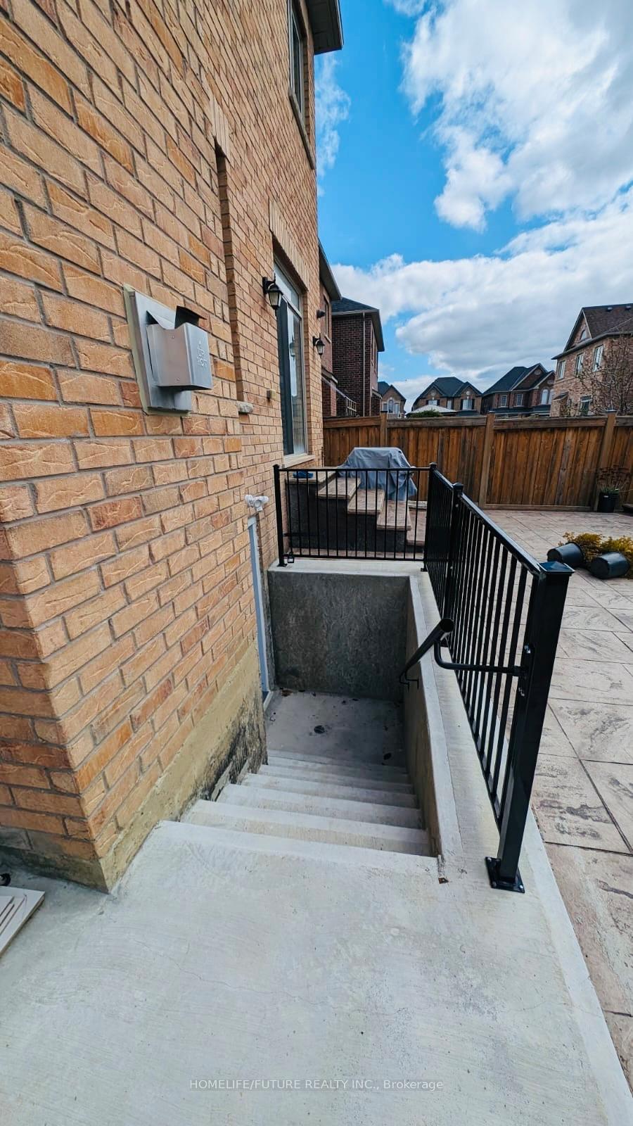 Photo 10 of Unit Bsmt, 271 East's Corners Boulevard, Vaughan, Kleinburg — HOMEH