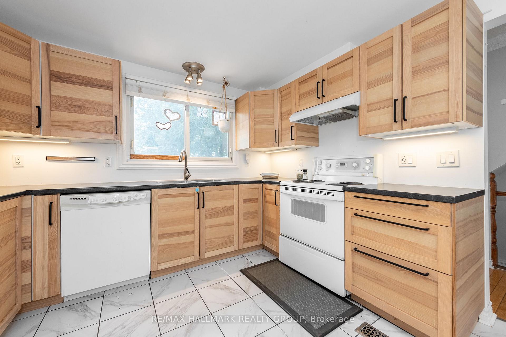Photo 12 of Unit 121, 1045 Morrison Drive, Ottawa, Redwood Park — HOMEH