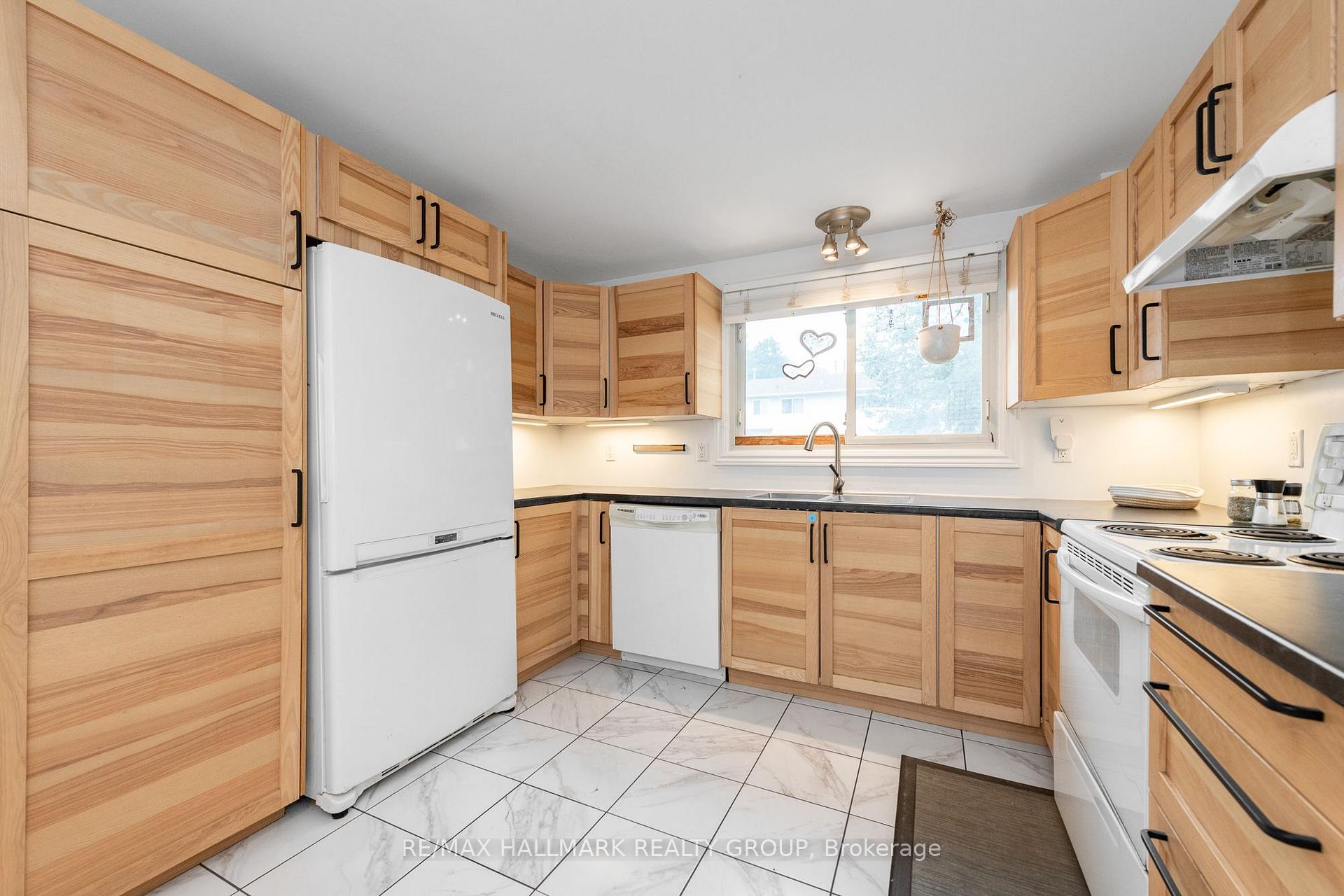 Photo 13 of Unit 121, 1045 Morrison Drive, Ottawa, Redwood Park — HOMEH