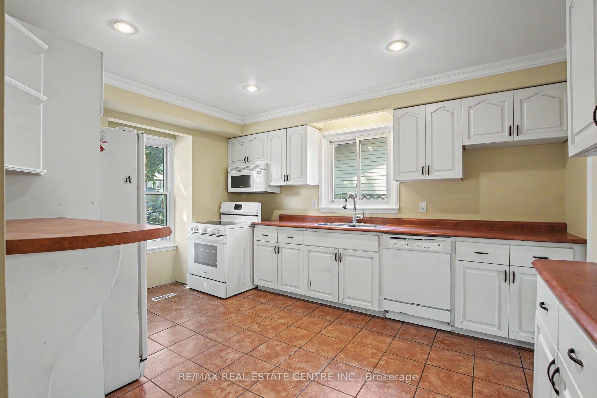 Photo 8 of 17 Hallmark Street, Brantford, Lynden Hills — HOMEH
