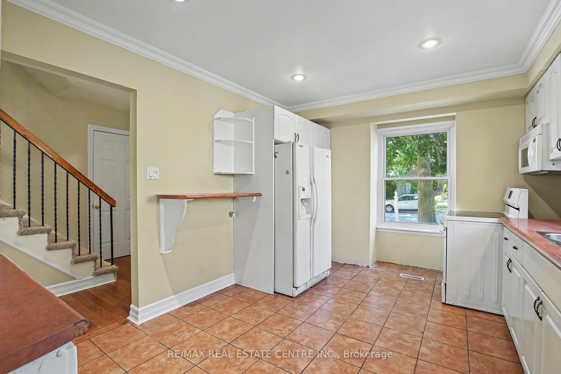 Photo 9 of 17 Hallmark Street, Brantford, Lynden Hills — HOMEH