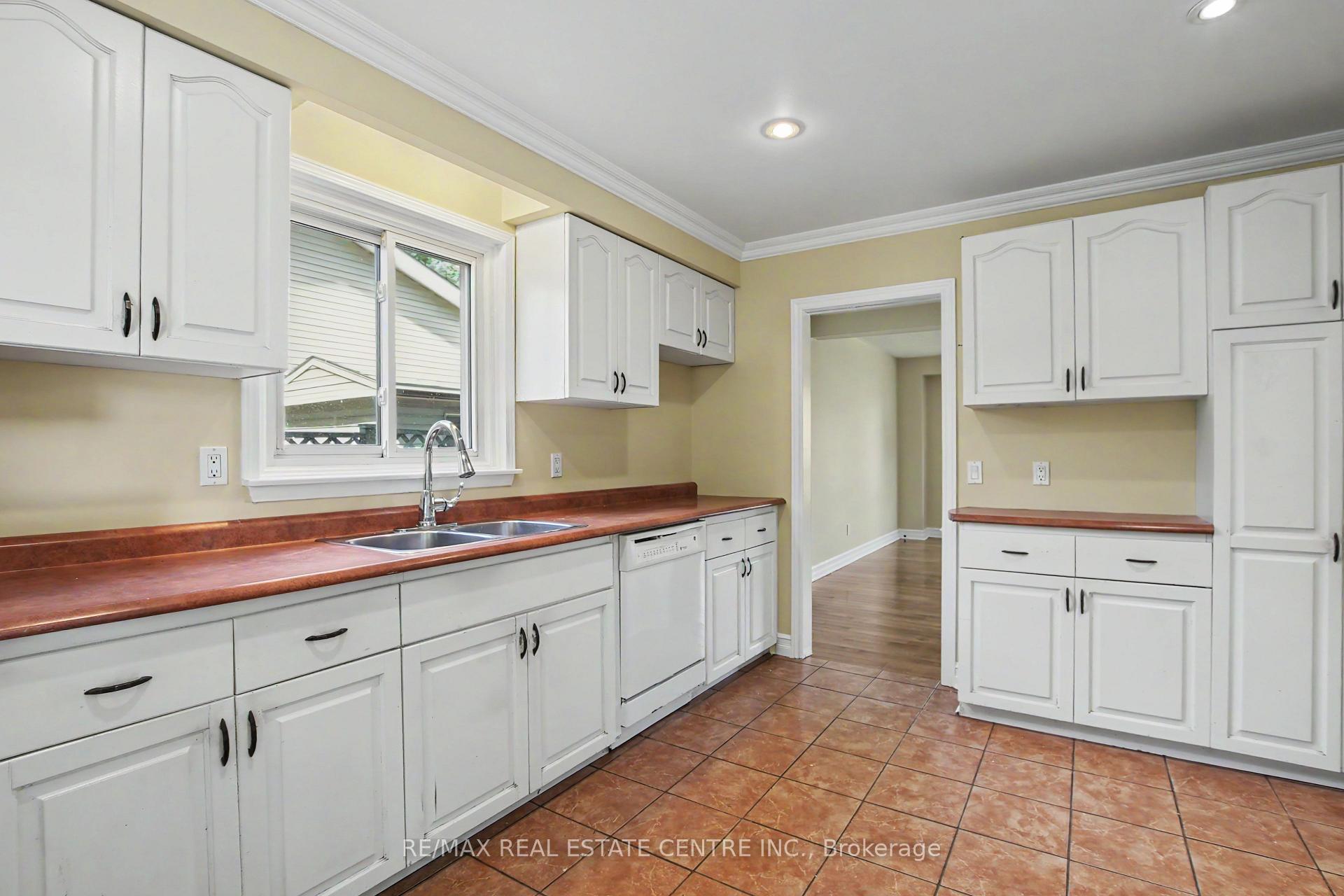 Photo 10 of 17 Hallmark Street, Brantford, Lynden Hills — HOMEH