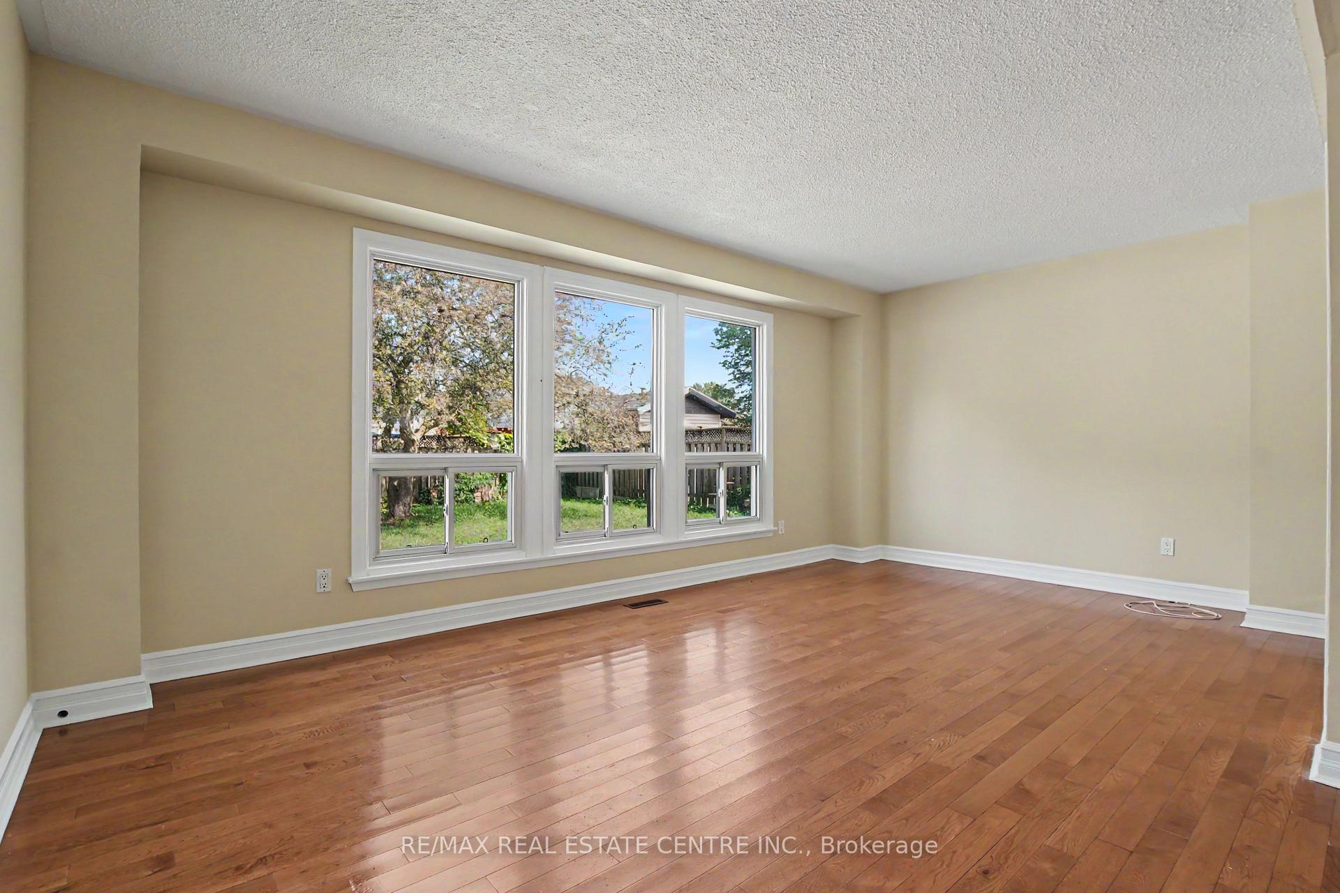 Photo 14 of 17 Hallmark Street, Brantford, Lynden Hills — HOMEH
