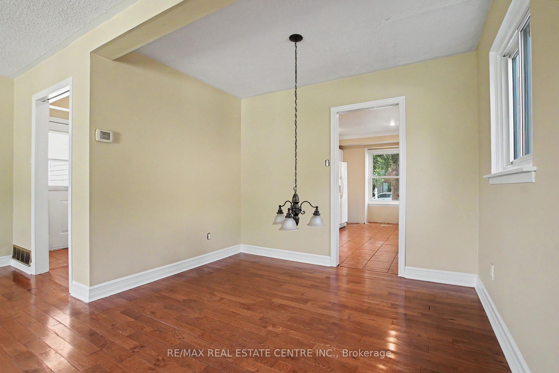 Photo 15 of 17 Hallmark Street, Brantford, Lynden Hills — HOMEH