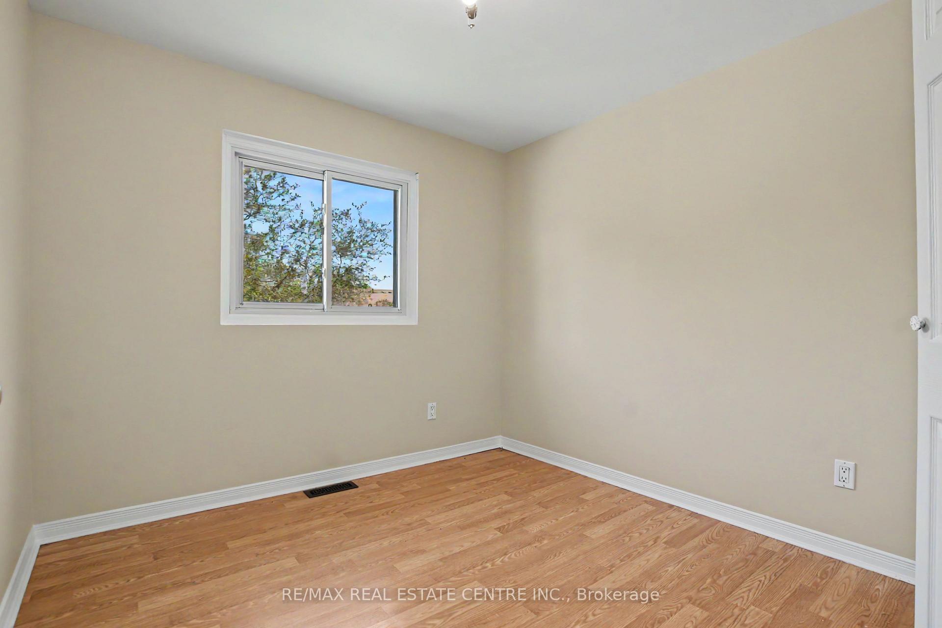 Photo 16 of 17 Hallmark Street, Brantford, Lynden Hills — HOMEH