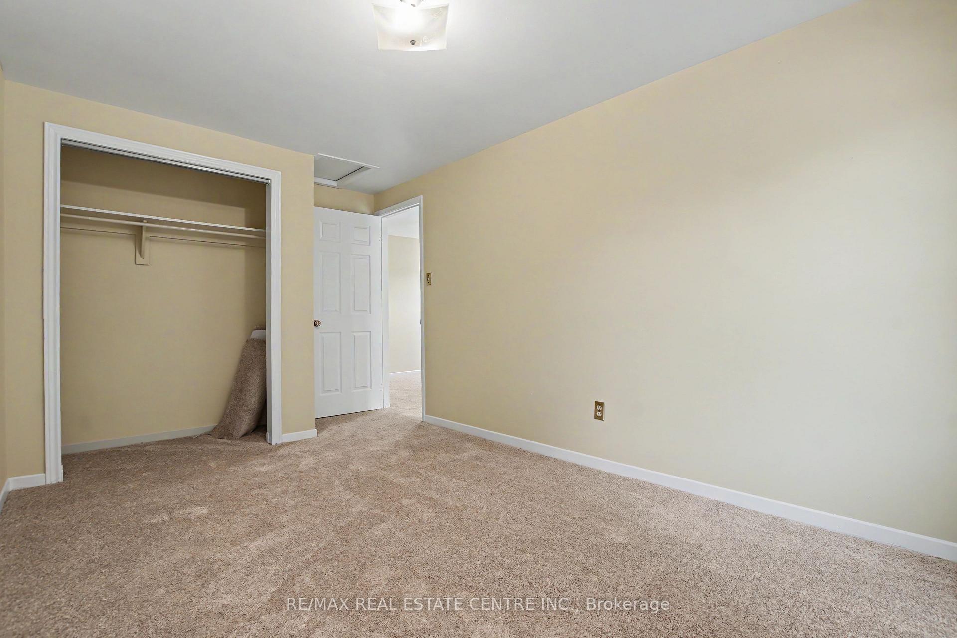 Photo 23 of 17 Hallmark Street, Brantford, Lynden Hills — HOMEH
