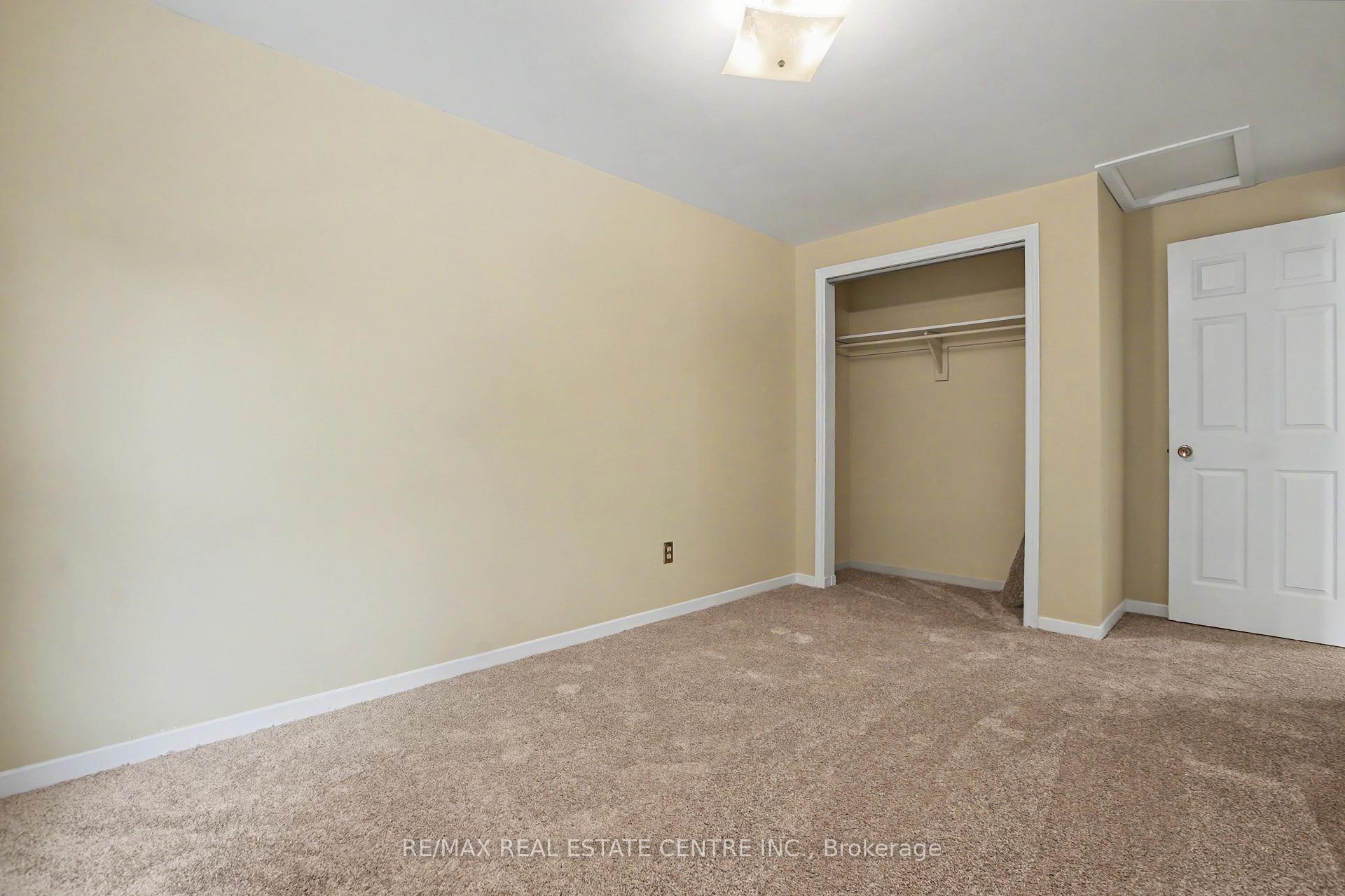 Photo 24 of 17 Hallmark Street, Brantford, Lynden Hills — HOMEH