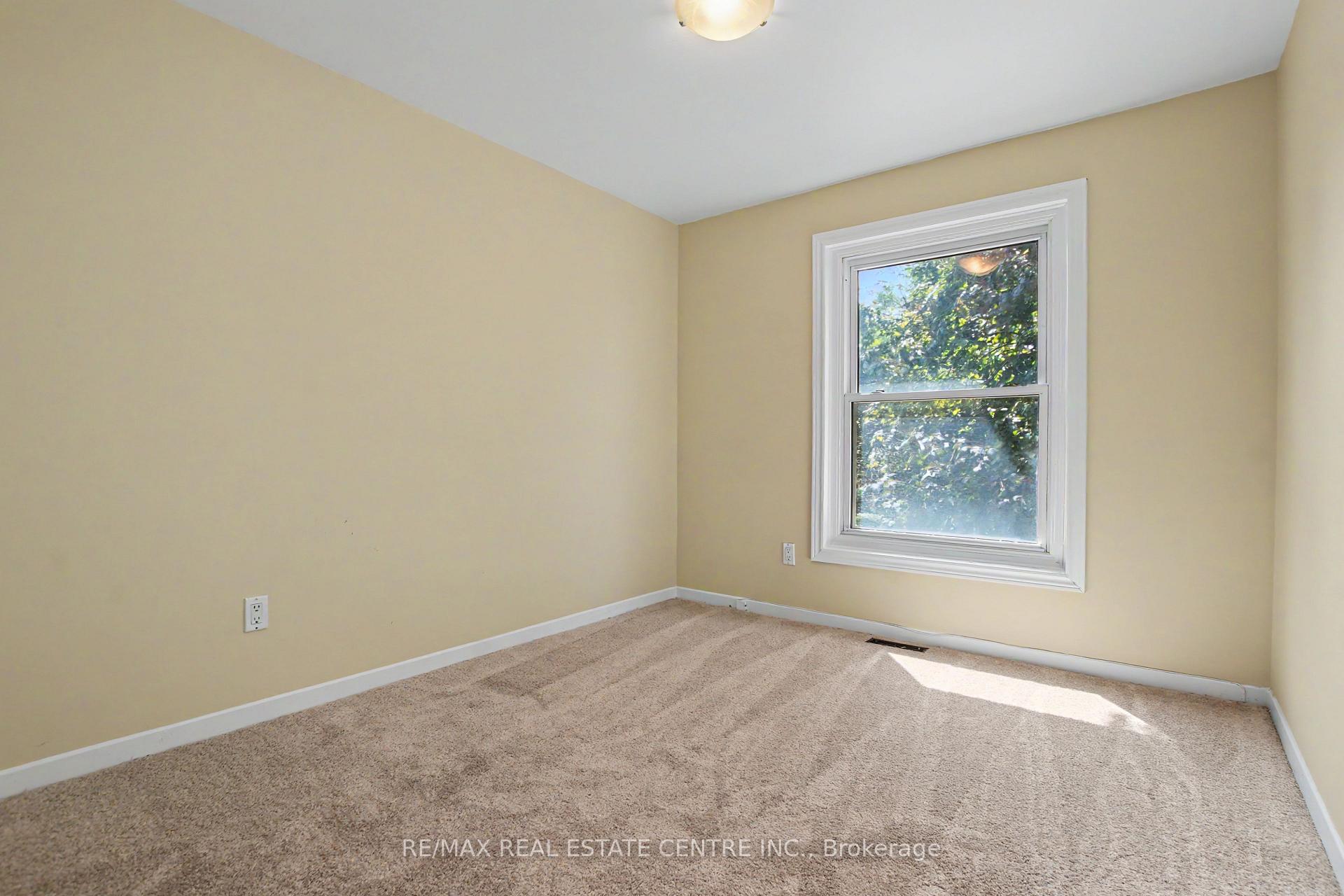 Photo 25 of 17 Hallmark Street, Brantford, Lynden Hills — HOMEH